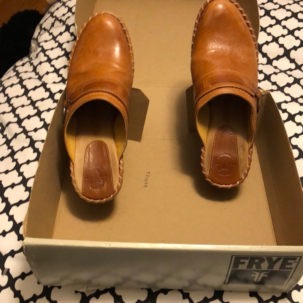 Frye clogs